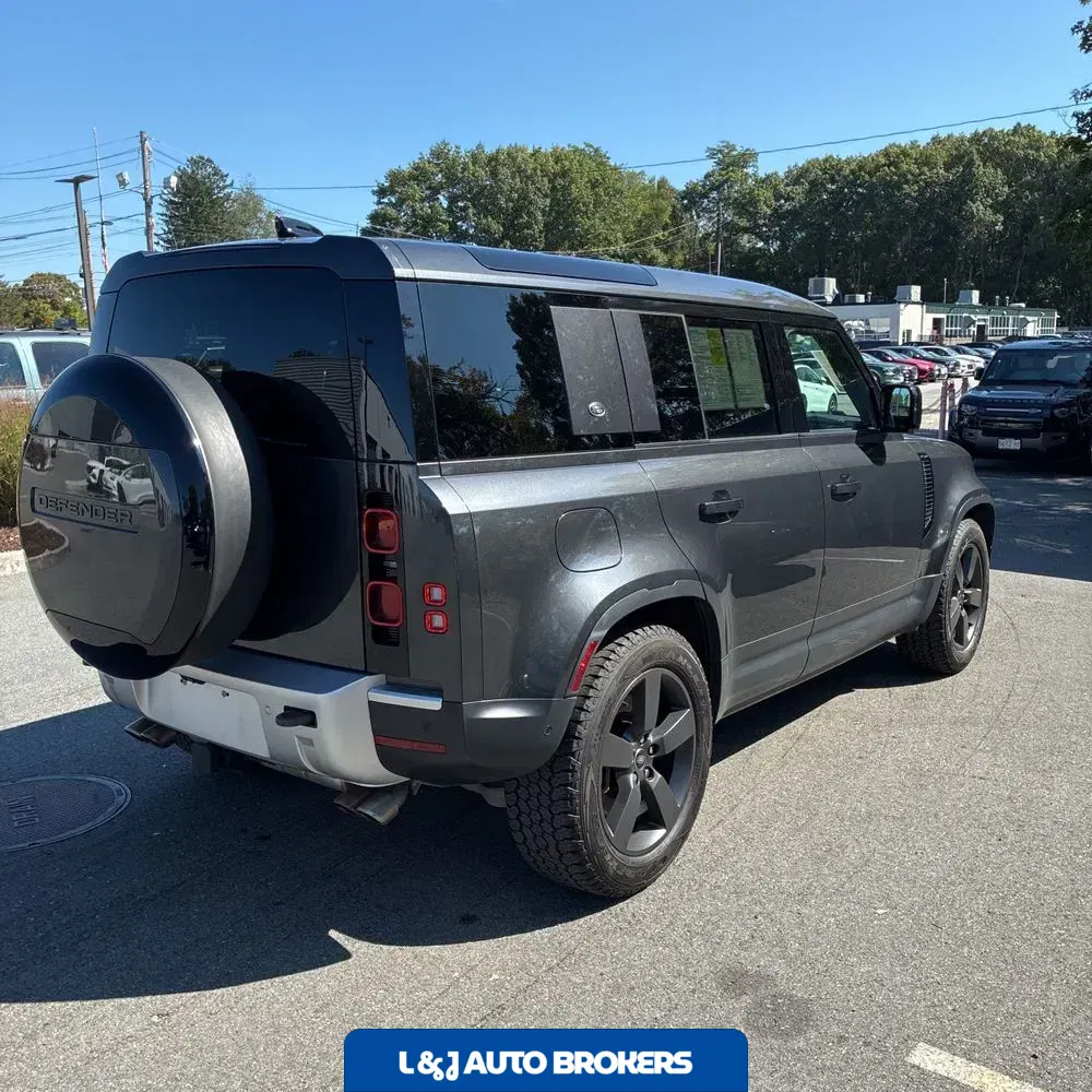2024 Land Rover Defender 110 V8 P500 SE