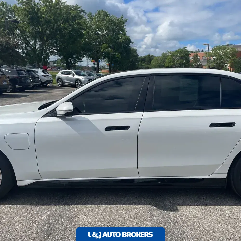 2024 BMW 7-Series 750e xDrive