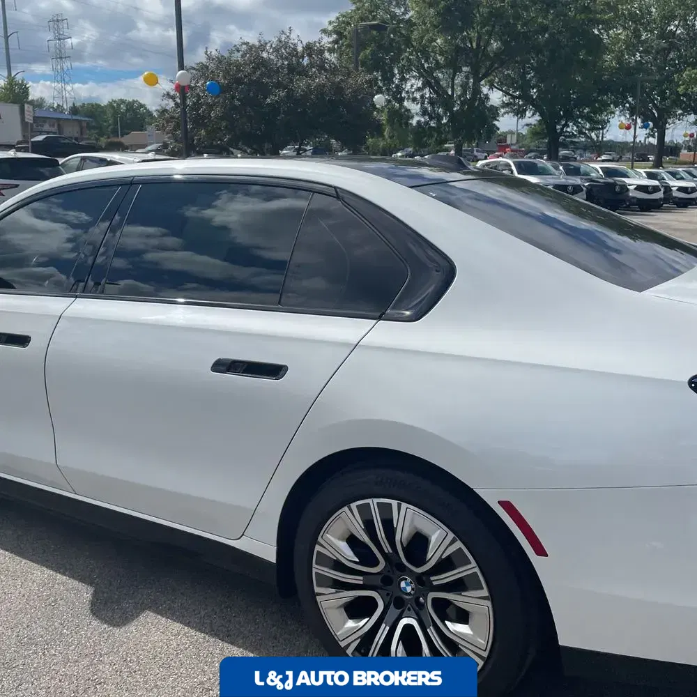 2024 BMW 7-Series 750e xDrive