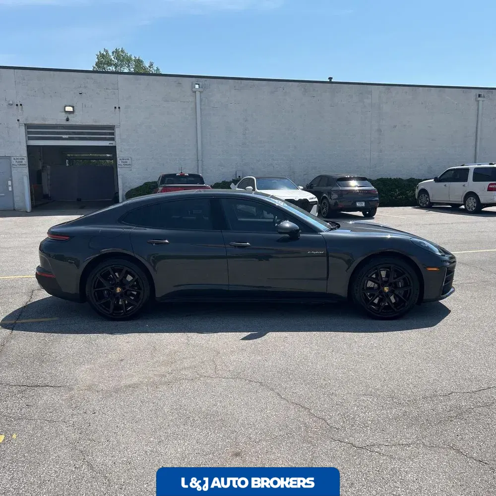 2025 Porsche Panamera 4 E-Hybrid