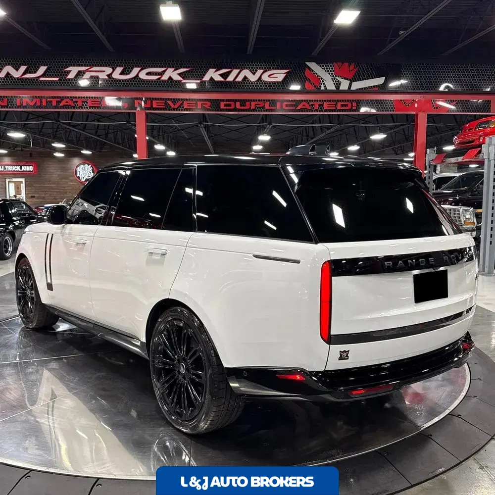 2023 Land Rover Range Rover P530 SE LWB