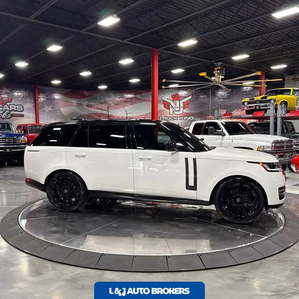 2023 Land Rover Range Rover P530 SE LWB