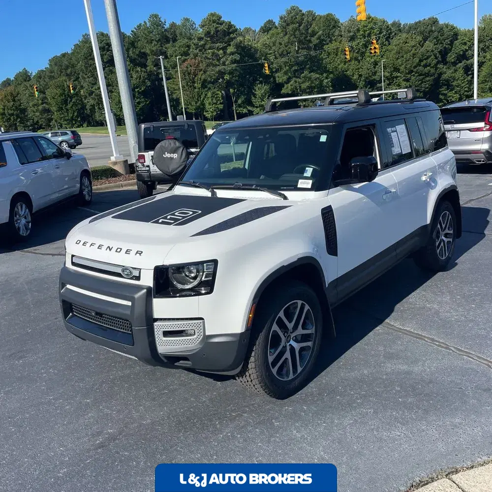 2022 Land Rover Defender 110 SE