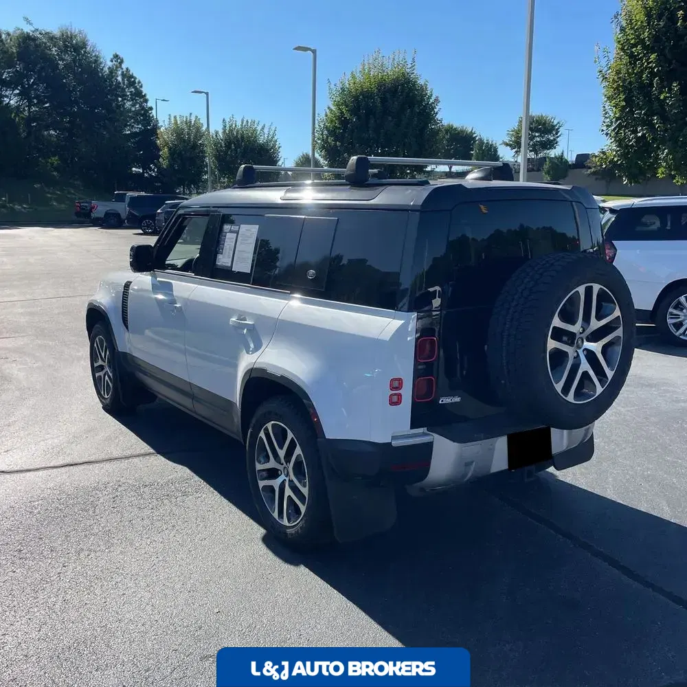 2022 Land Rover Defender 110 SE