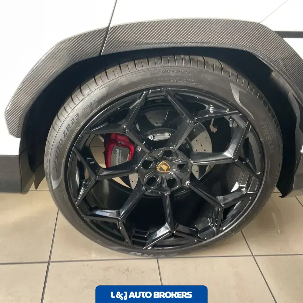 2023 Lamborghini Urus Base