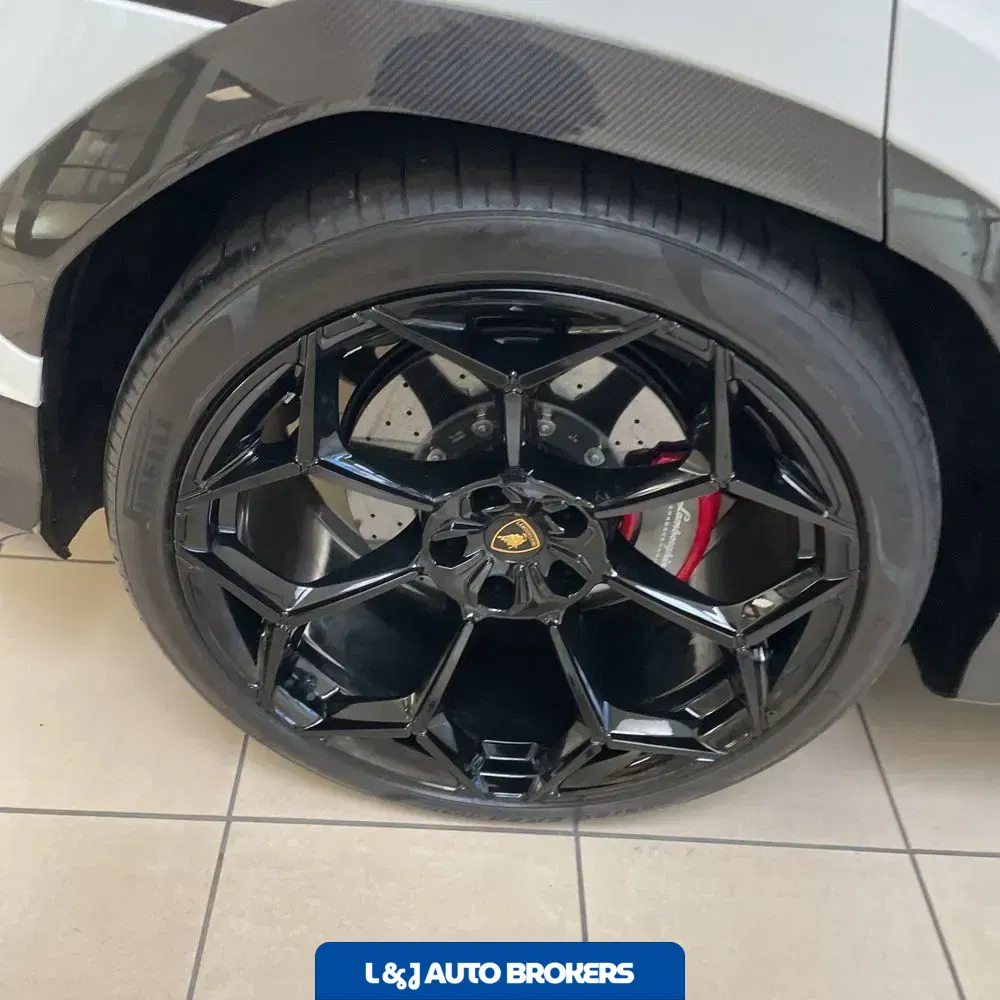 2023 Lamborghini Urus Base