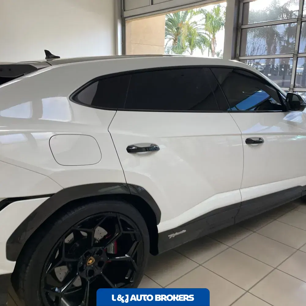 2023 Lamborghini Urus Base