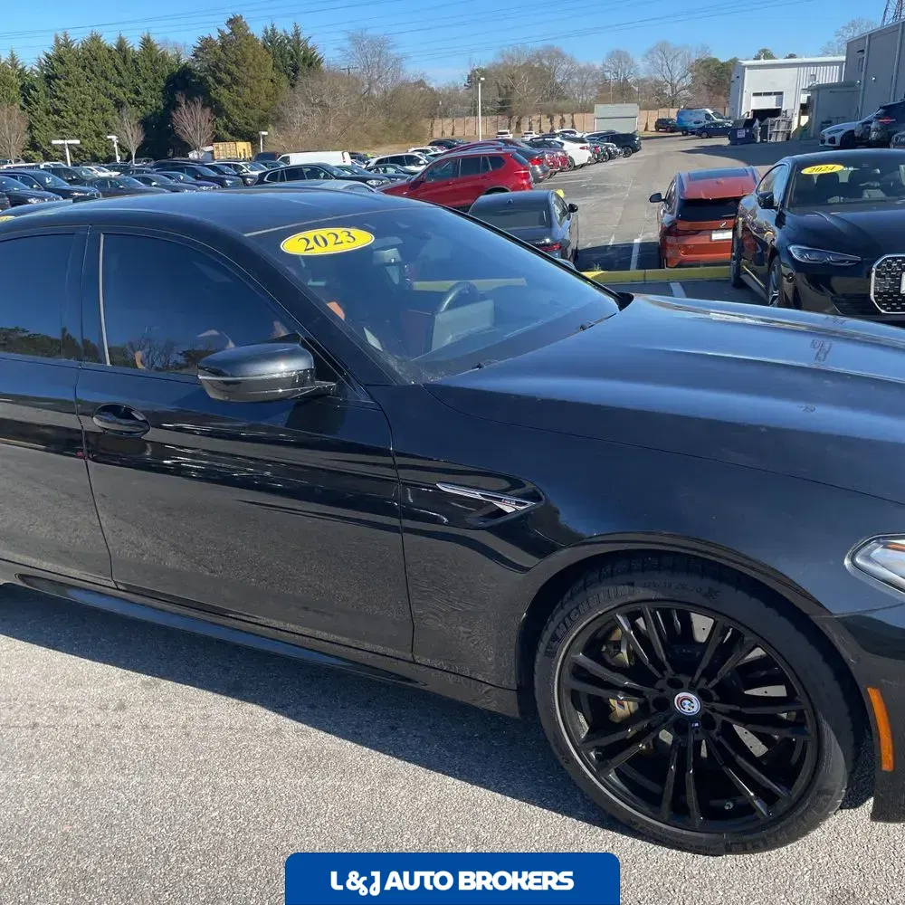 2023 BMW M5