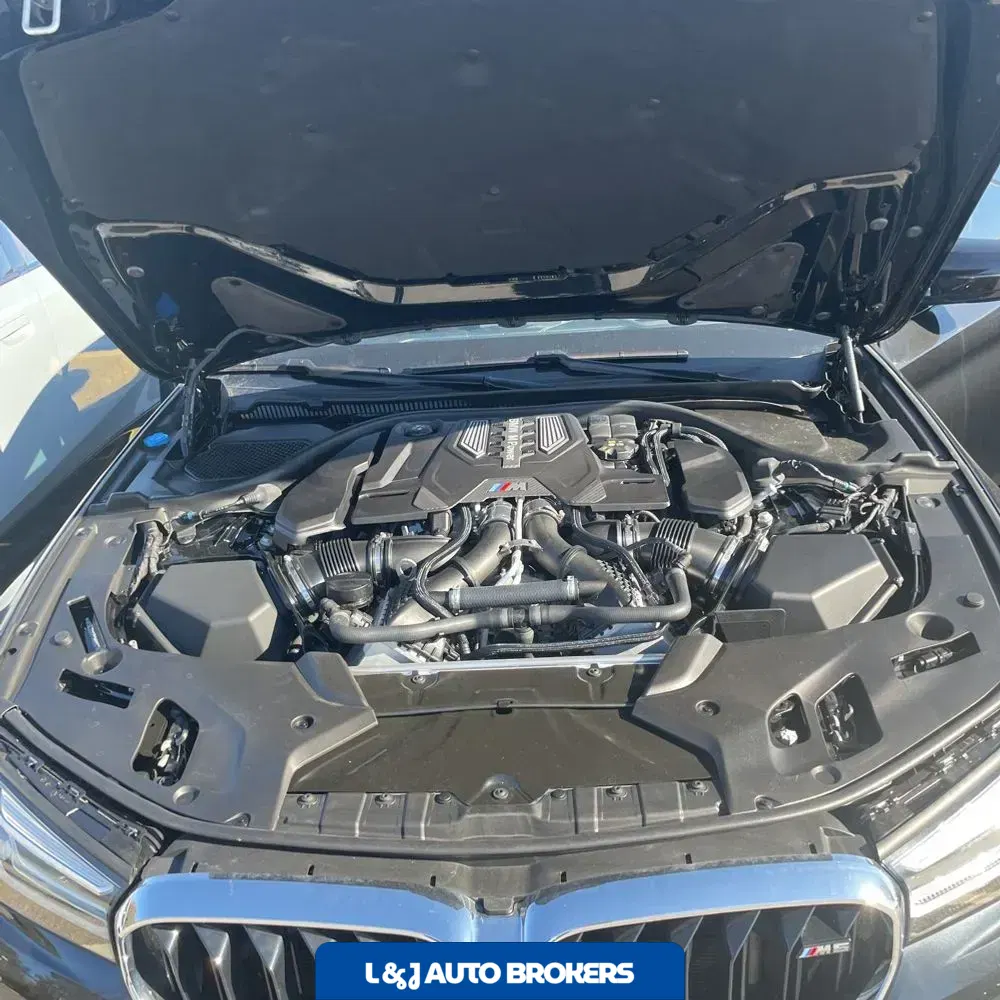 2023 BMW M5