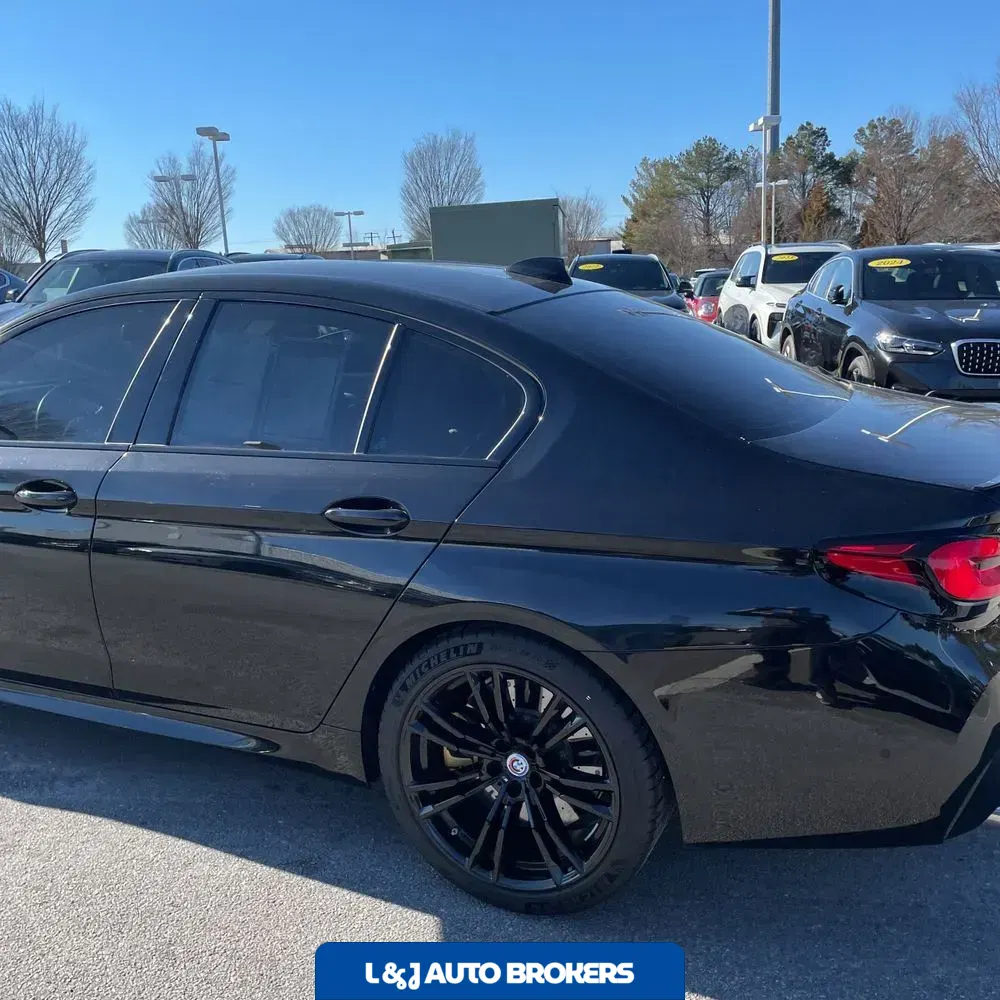 2023 BMW M5