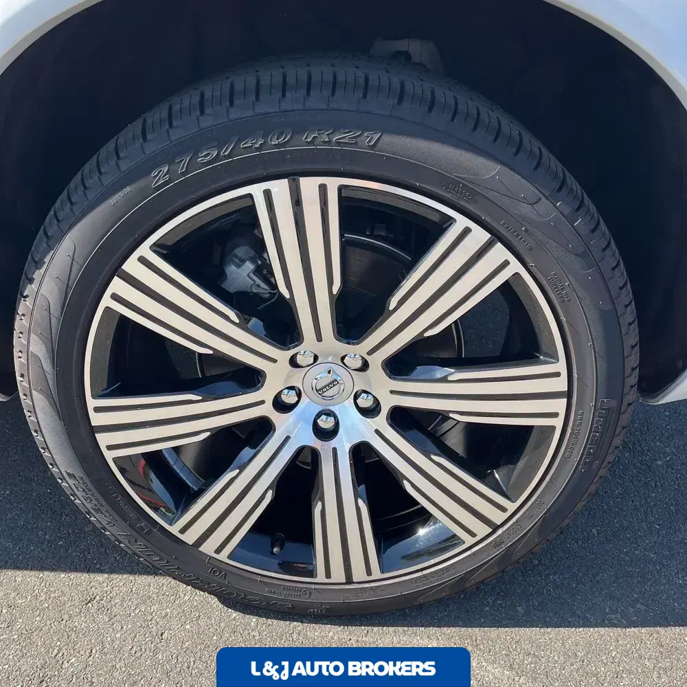 2023 Volvo XC90 T8 - Plus