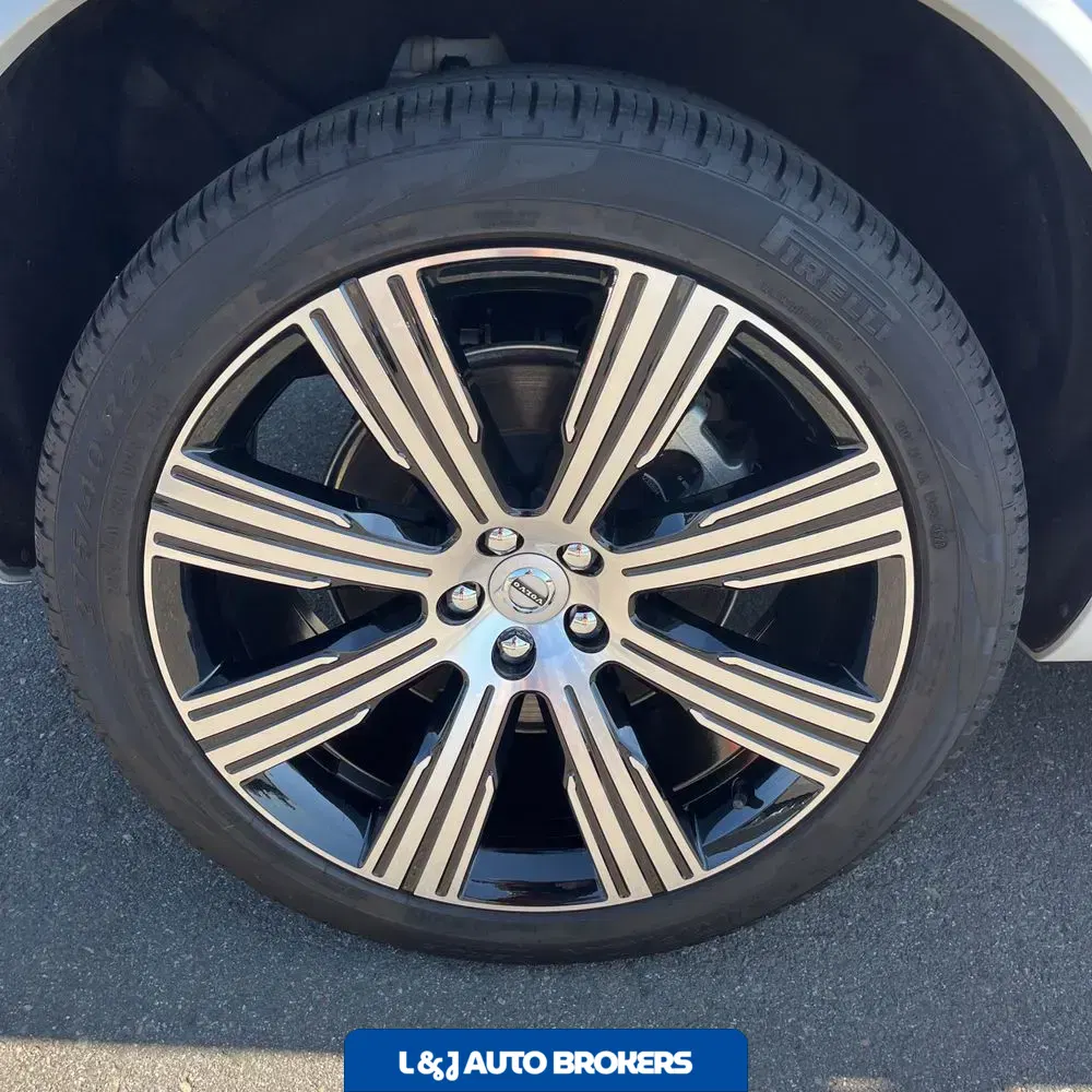 2023 Volvo XC90 T8 - Plus