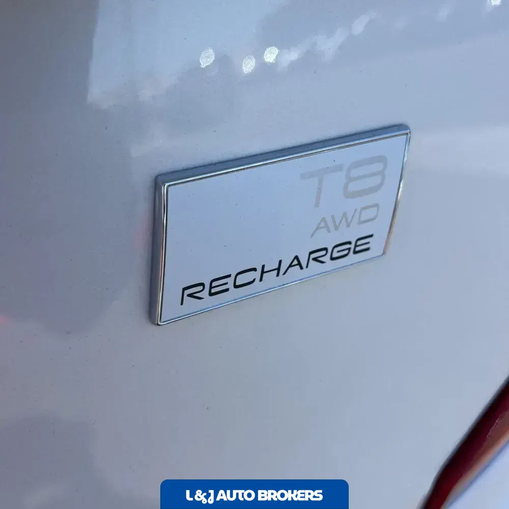 2023 Volvo XC90 T8 - Plus