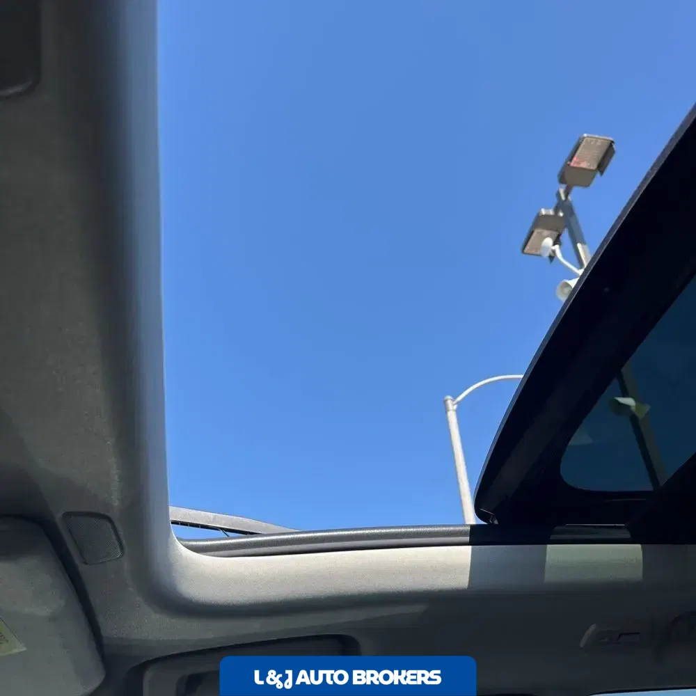 2023 Volvo XC90 T8 - Plus