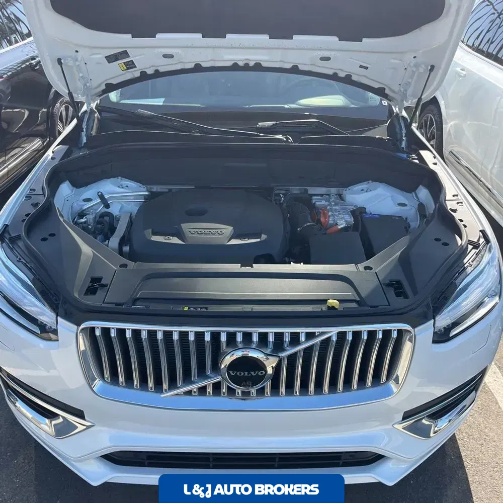 2023 Volvo XC90 T8 - Plus