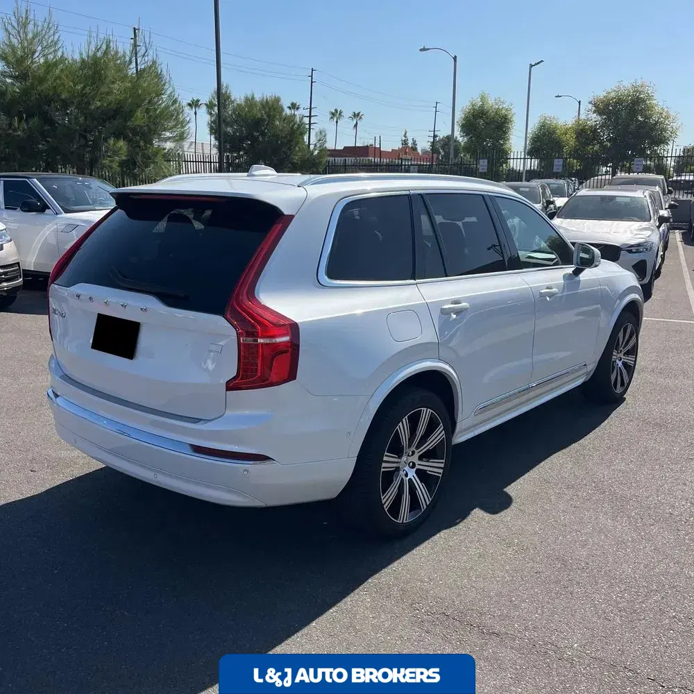 2023 Volvo XC90 T8 - Plus