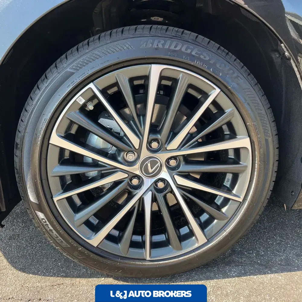 2025 Lexus ES 300h Base