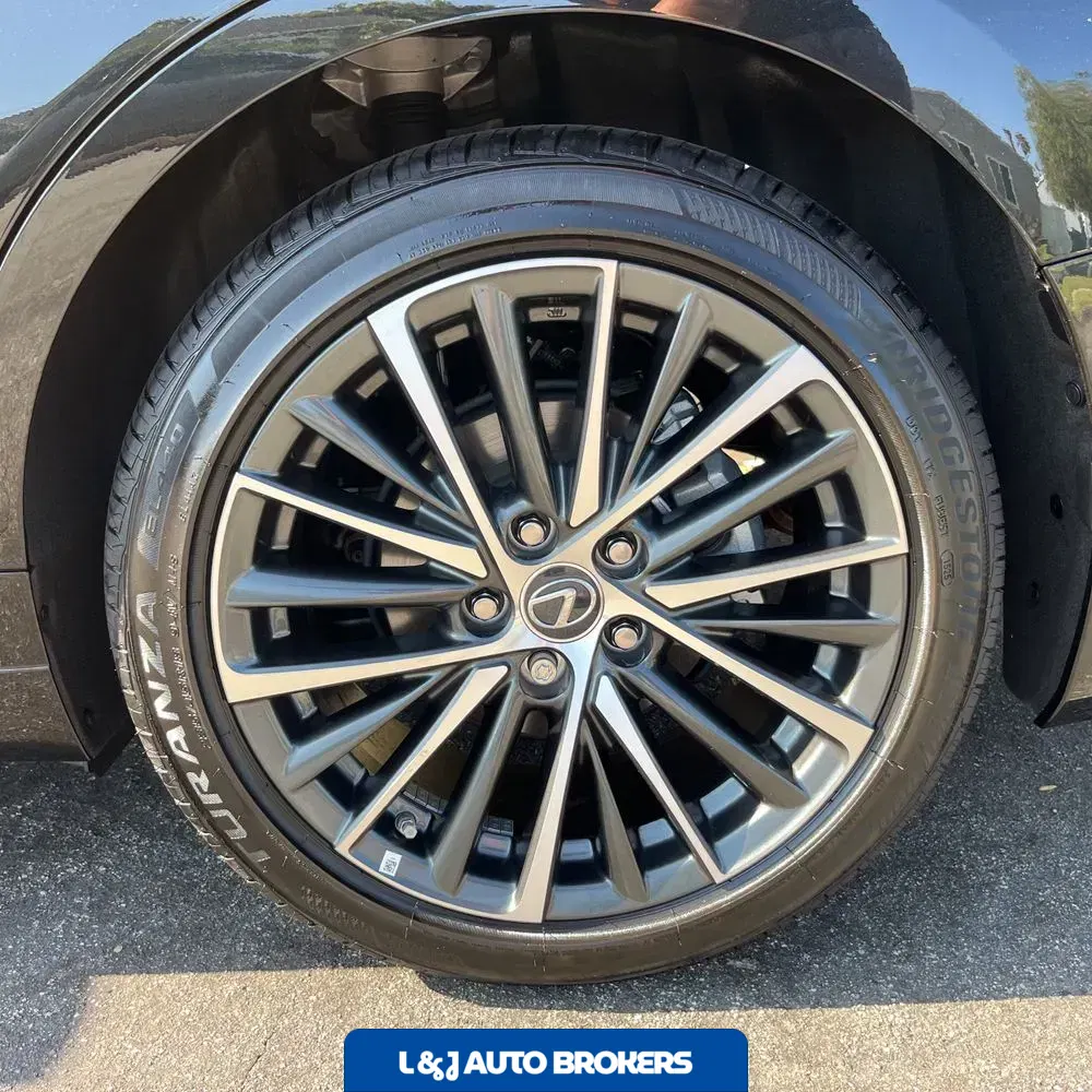 2025 Lexus ES 300h Base