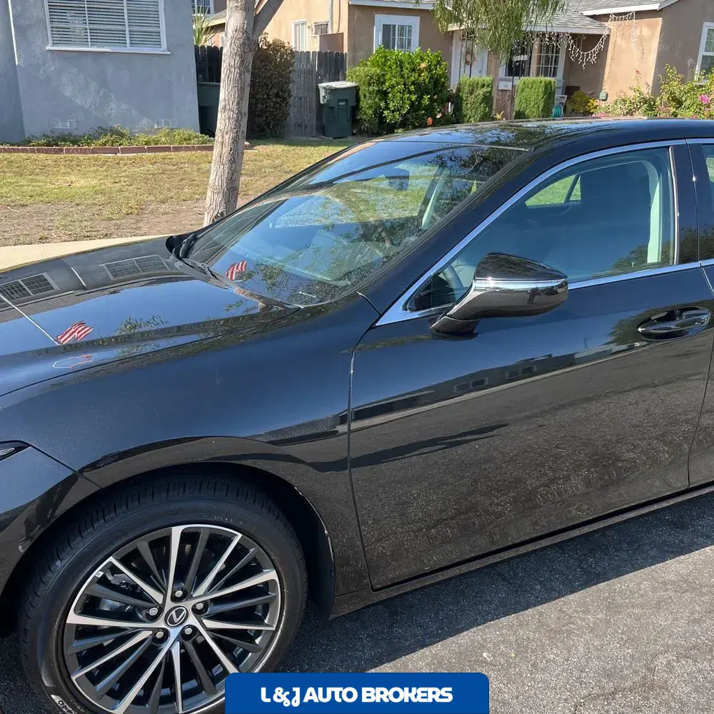 2025 Lexus ES 300h Base