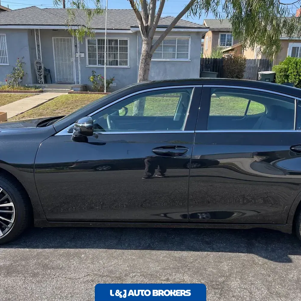 2025 Lexus ES 300h Base