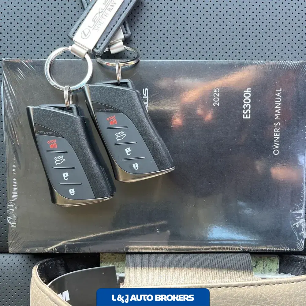 2025 Lexus ES 300h Base