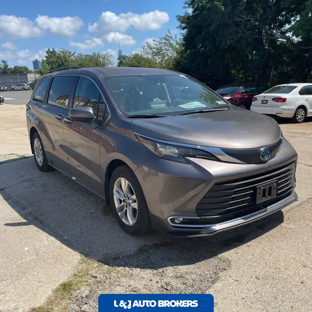 2024 Toyota Sienna XLE 7-Passenger