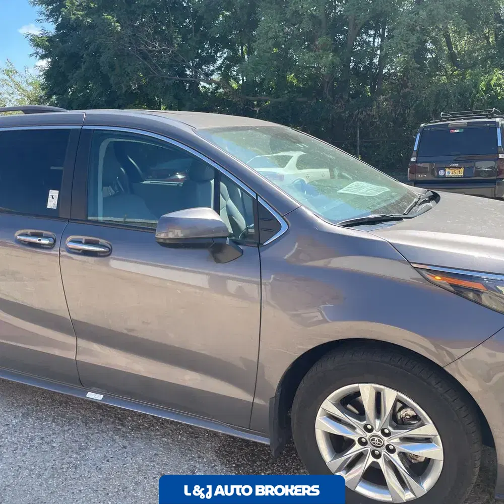 2024 Toyota Sienna XLE 7-Passenger