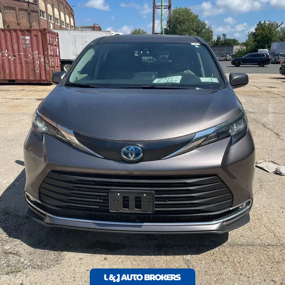 2024 Toyota Sienna XLE 7-Passenger