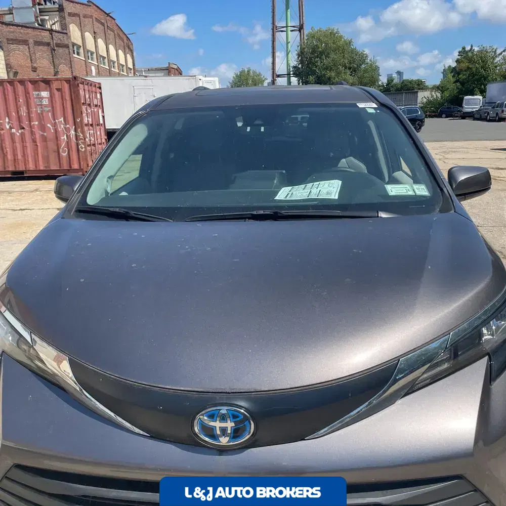 2024 Toyota Sienna XLE 7-Passenger