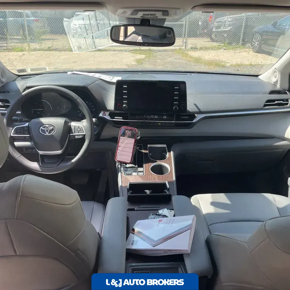 2024 Toyota Sienna XLE 7-Passenger