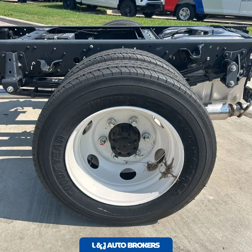 2025 Chevrolet 5500 XG Gas
