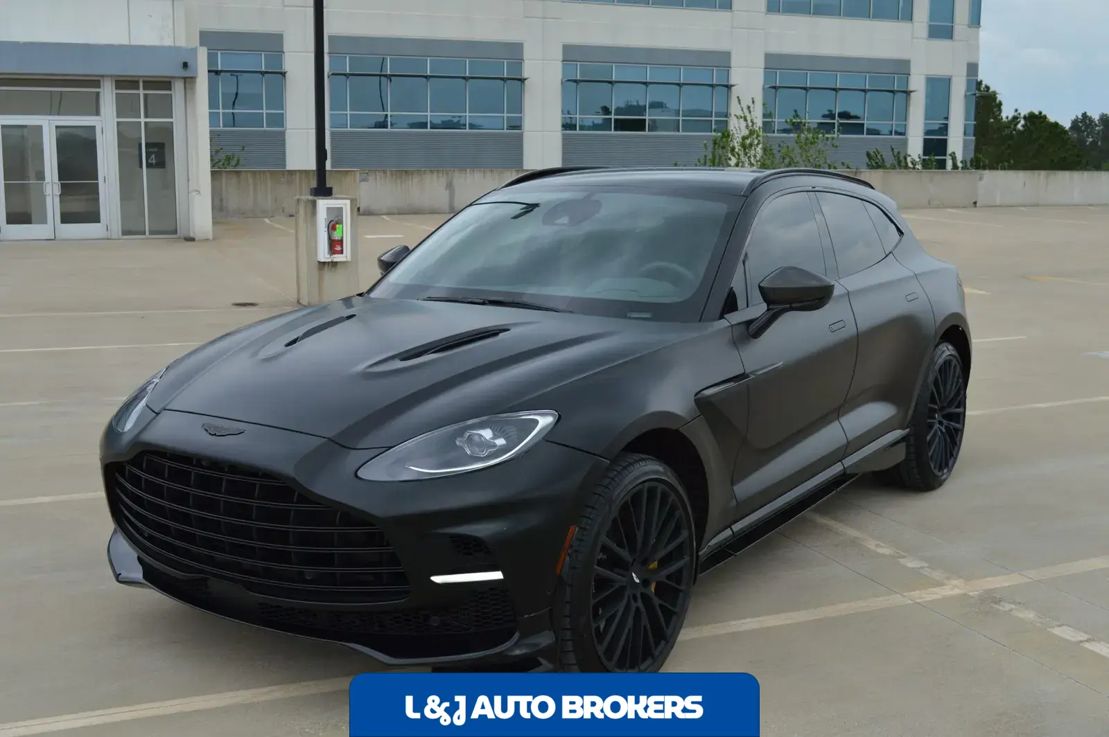 2023 Aston Martin DBX707