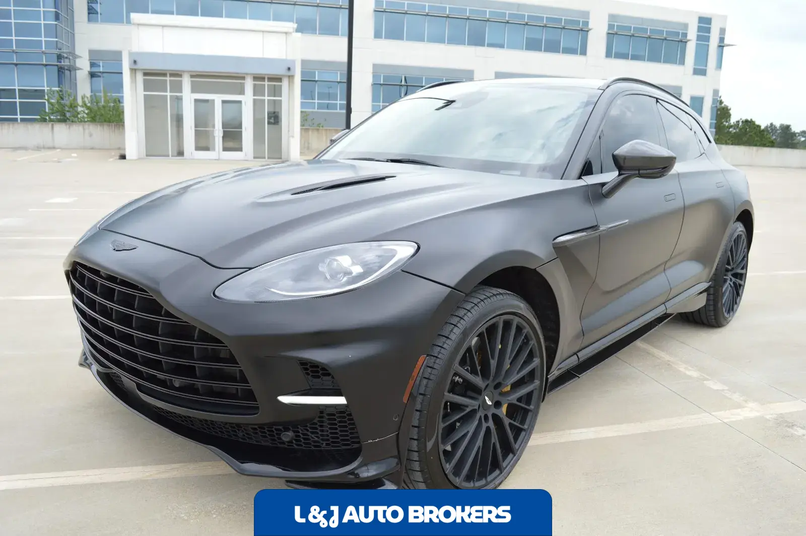 2023 Aston Martin DBX707