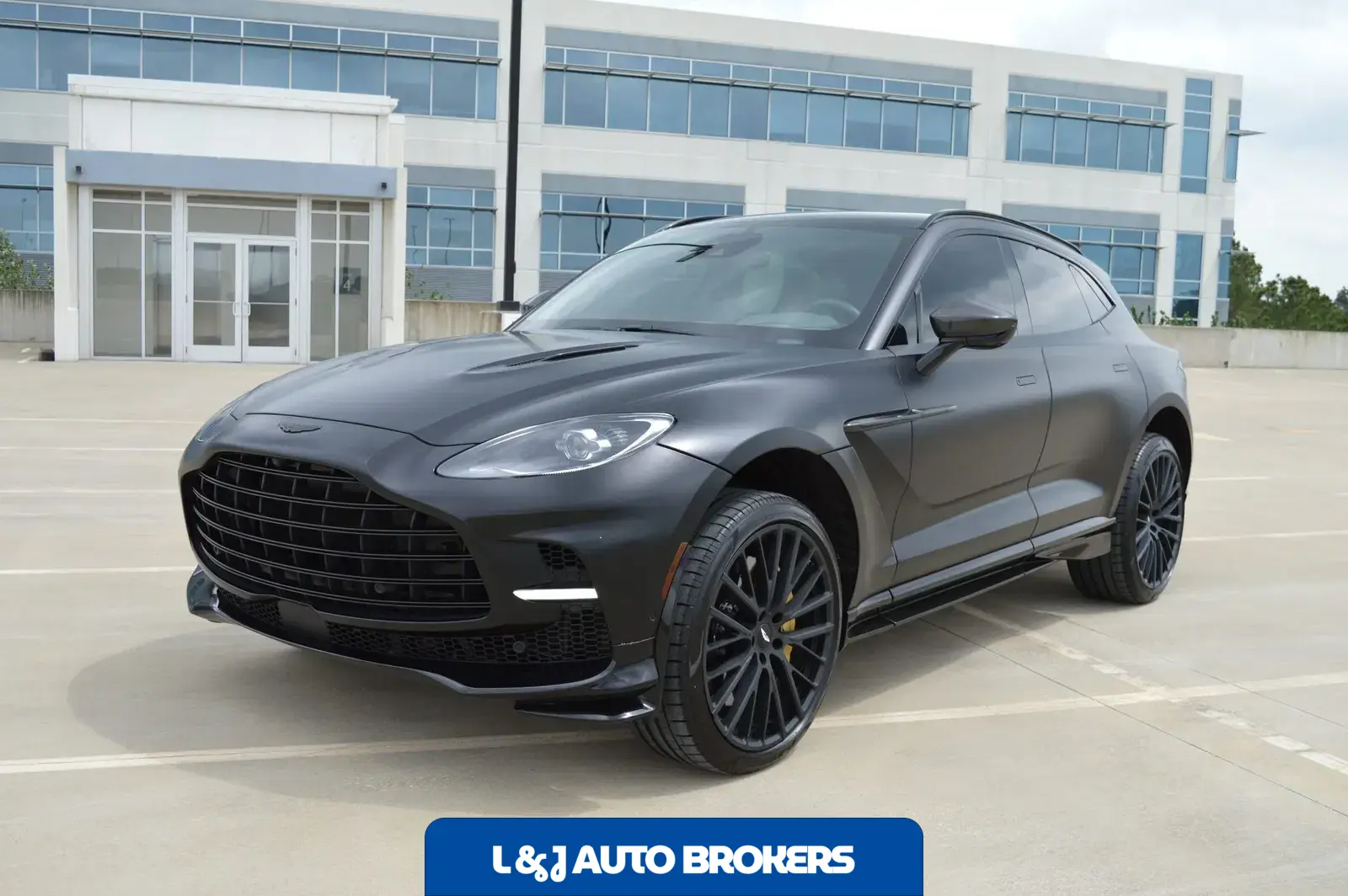2023 Aston Martin DBX707