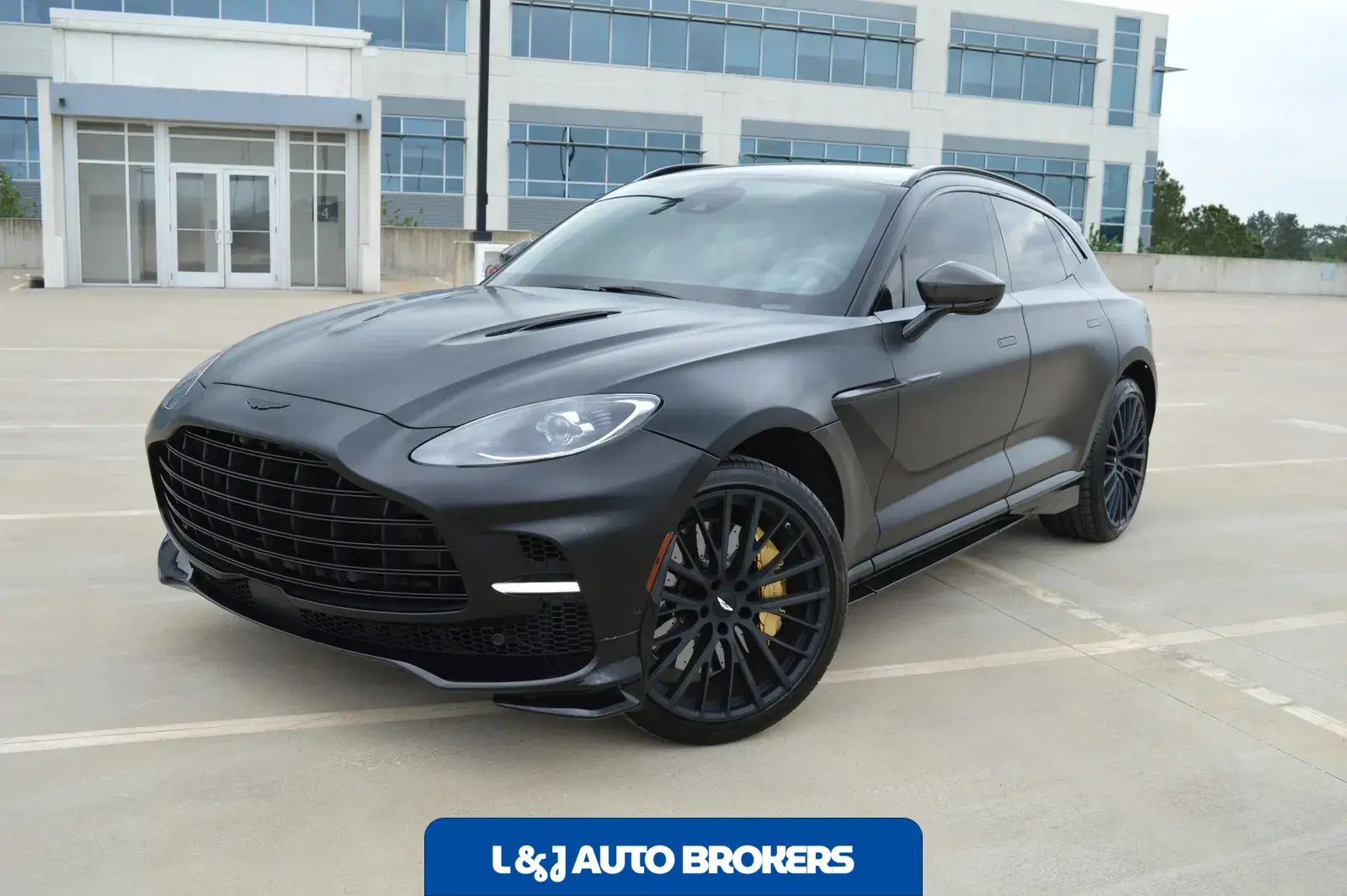 2023 Aston Martin DBX707