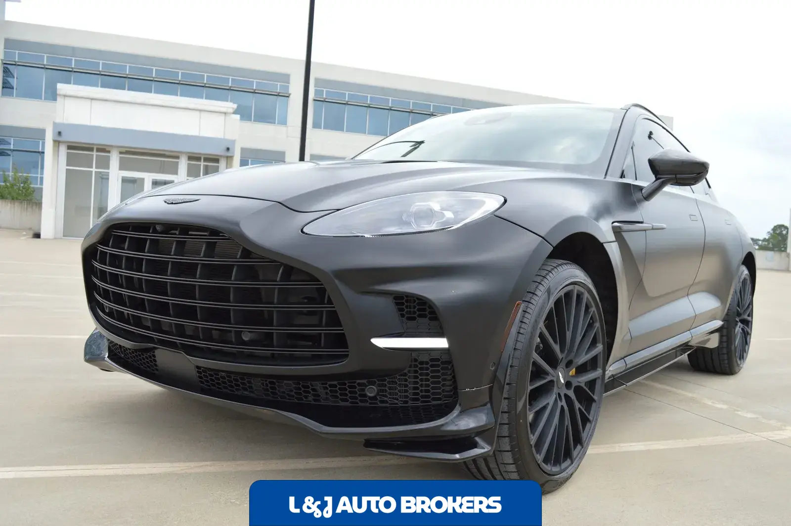 2023 Aston Martin DBX707