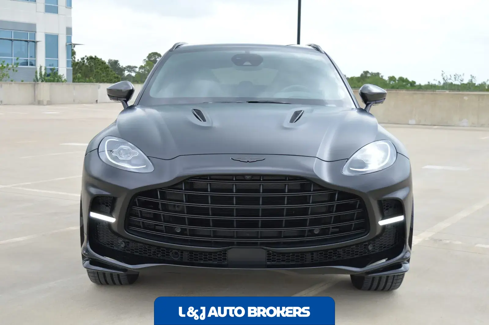 2023 Aston Martin DBX707