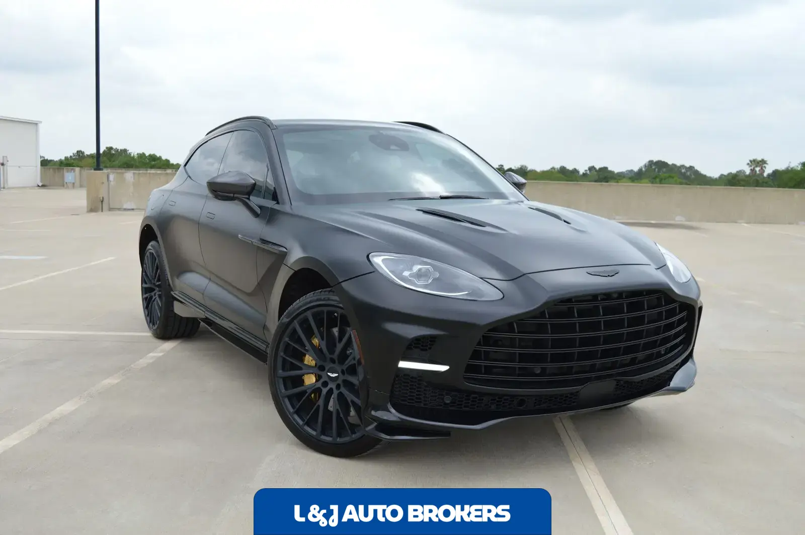 2023 Aston Martin DBX707