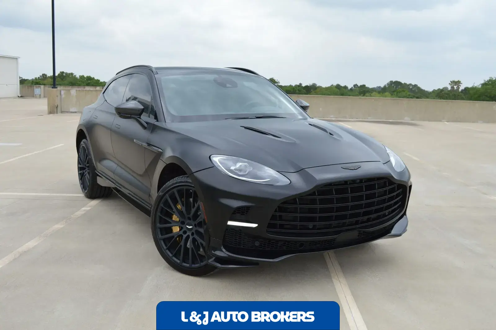 2023 Aston Martin DBX707