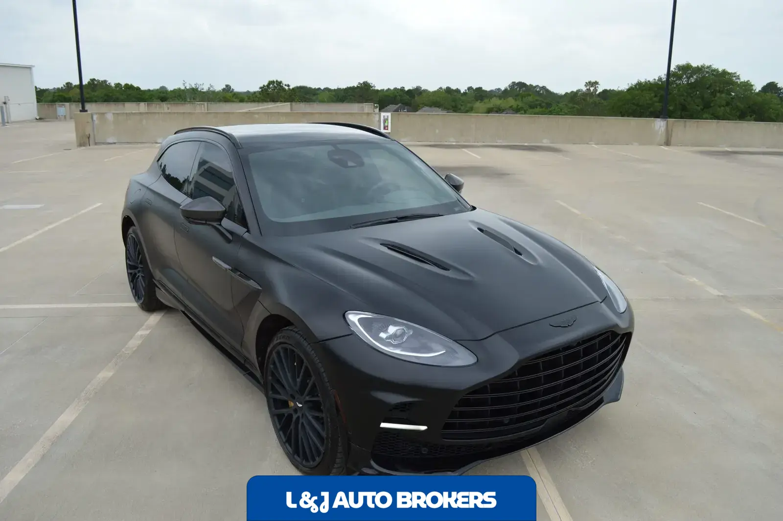 2023 Aston Martin DBX707