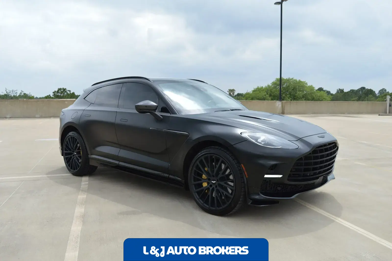 2023 Aston Martin DBX707