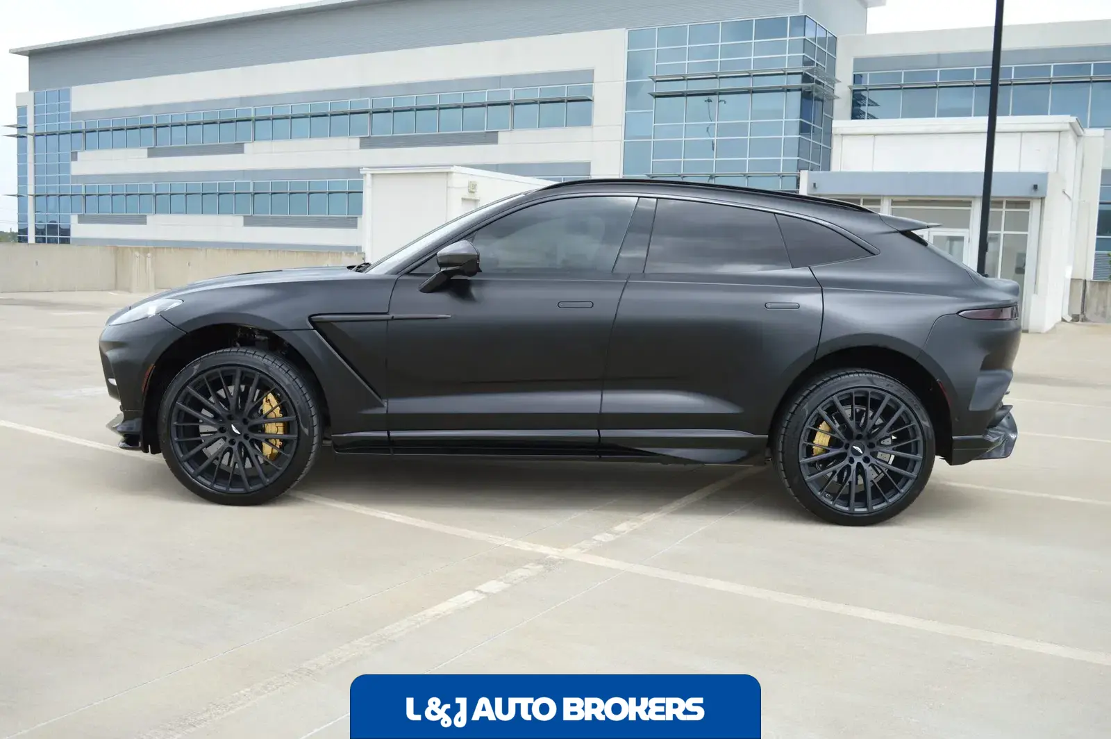 2023 Aston Martin DBX707