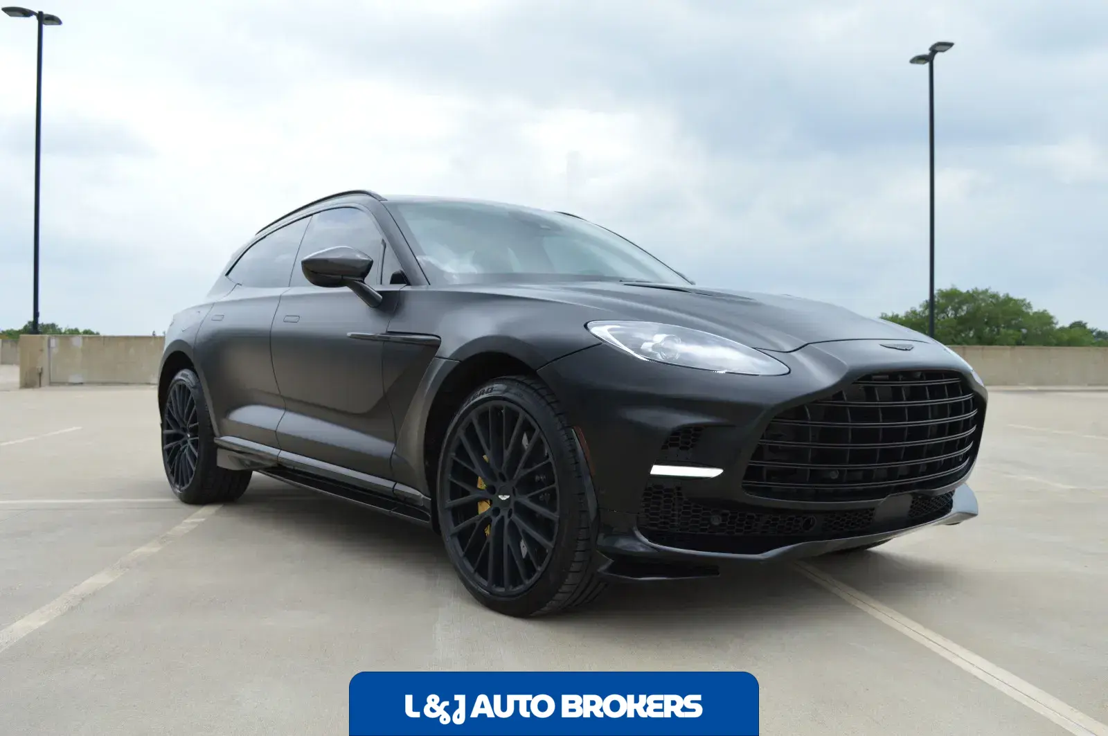 2023 Aston Martin DBX707