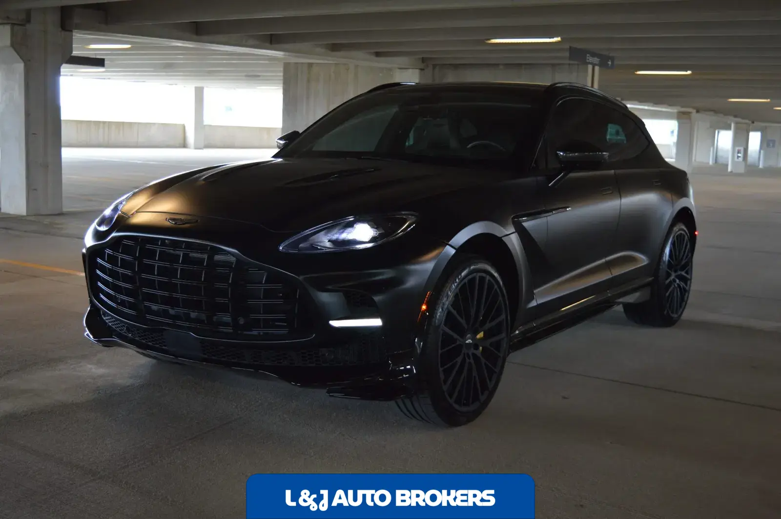 2023 Aston Martin DBX707