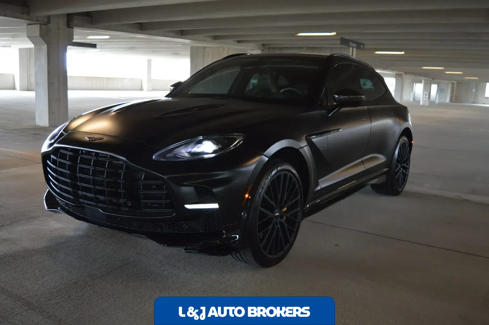 2023 Aston Martin DBX707