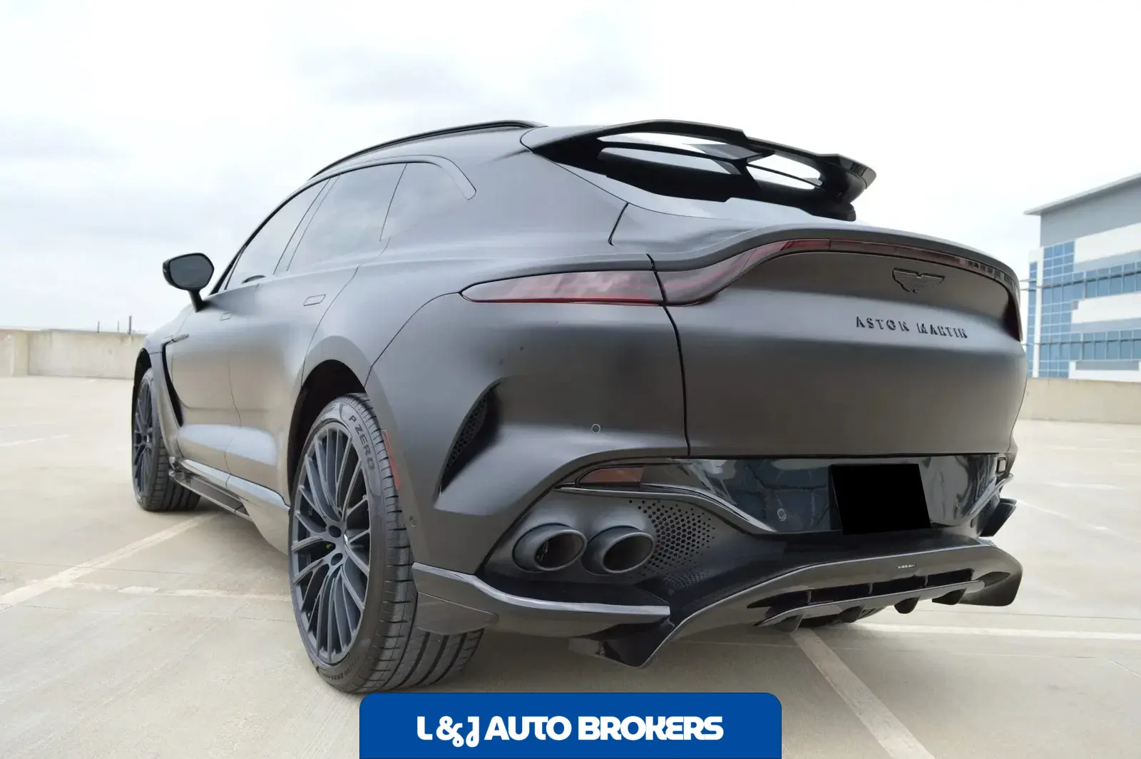 2023 Aston Martin DBX707