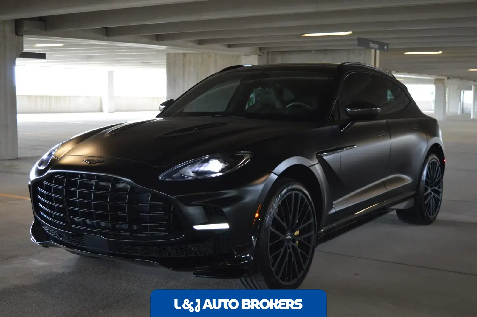 2023 Aston Martin DBX707