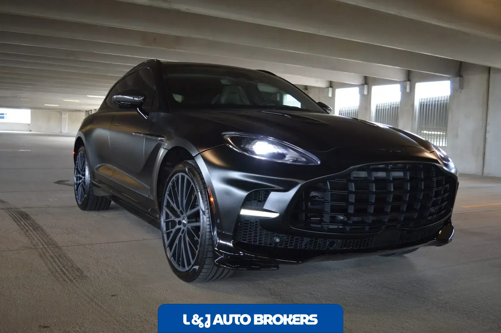 2023 Aston Martin DBX707
