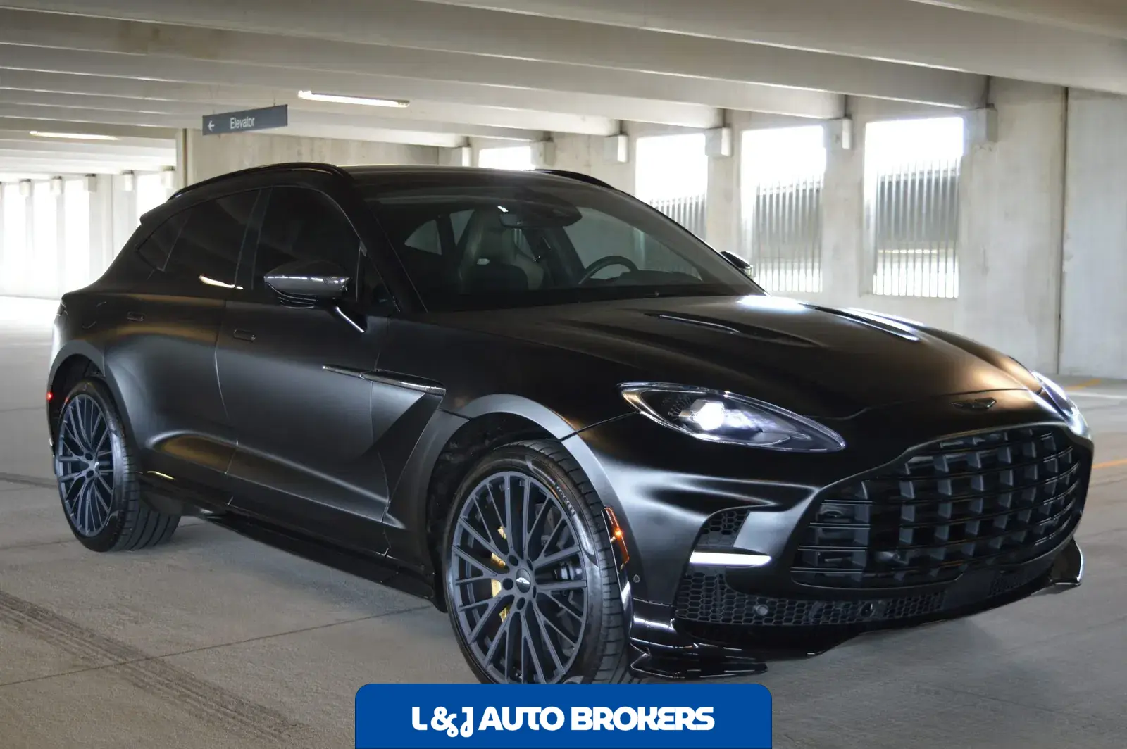 2023 Aston Martin DBX707