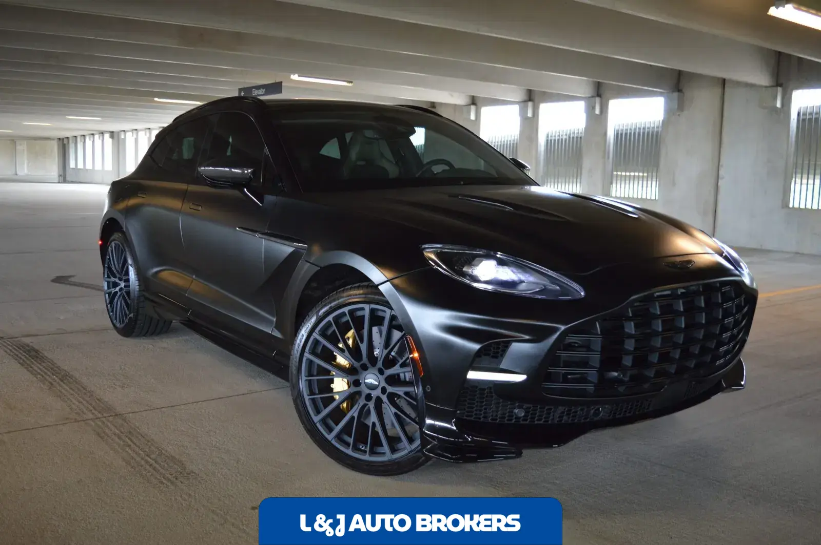 2023 Aston Martin DBX707
